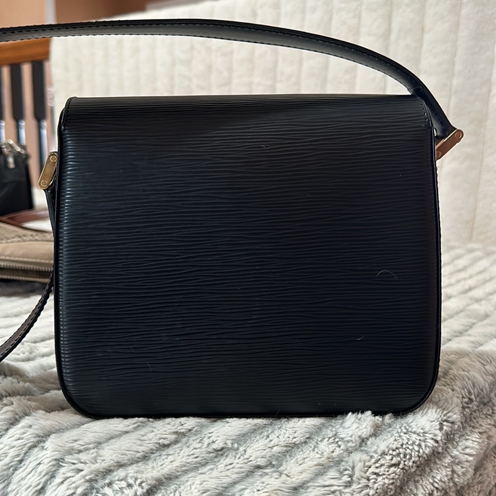Louis Vuitton black handbag. - Picture 6 of 8